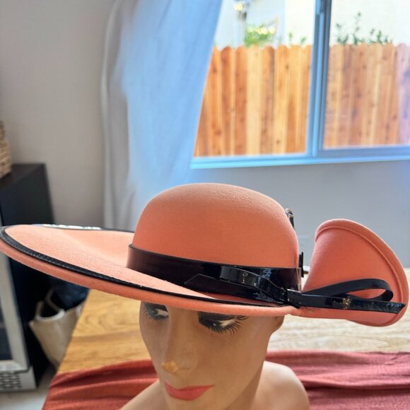 Swan Creations Vintage Peach DoeSkin Felt Derby Hat w/ Sculpted Brim & Bow - Picture 2 of 6